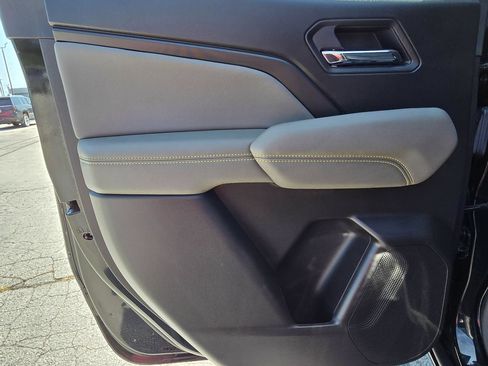 Used 2025 Chevrolet Colorado ZR2 w/ Technology Package AWD/4WD image 31