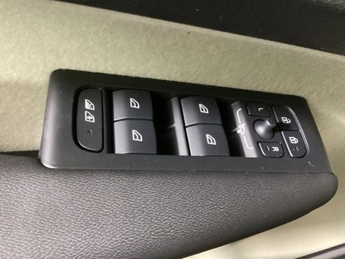 New 2025 Volvo XC40 B5 Ultra w/ Climate Package image 18