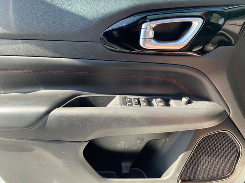 Used 2025 Jeep Compass Trailhawk image 20