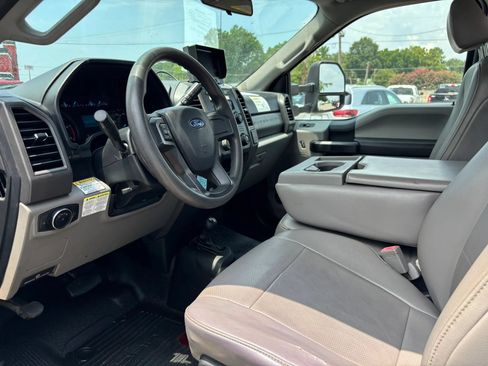 Used 2019 Ford F550 4x4 Regular Cab Super Duty image 13