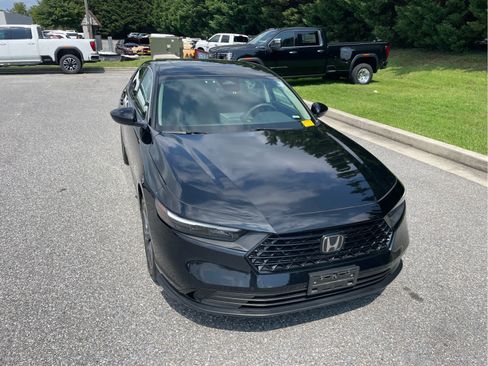 Used 2023 Honda Accord EX image 3