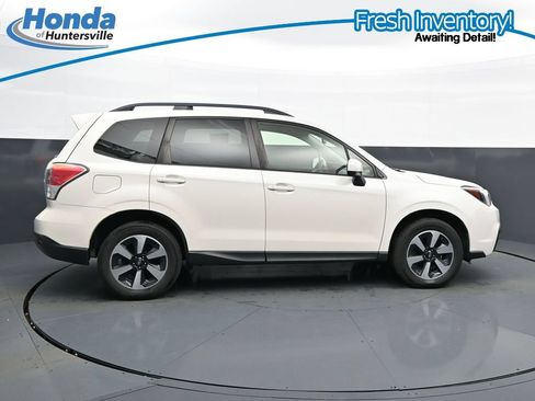 Used 2018 Subaru Forester 2.5i Premium w/ All-Weather Package AWD/4WD image 11