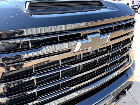 Used 2024 Chevrolet Silverado 2500 LT w/ Midnight Edition image 37