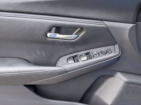 Used 2024 Nissan Sentra SV FWD image 11