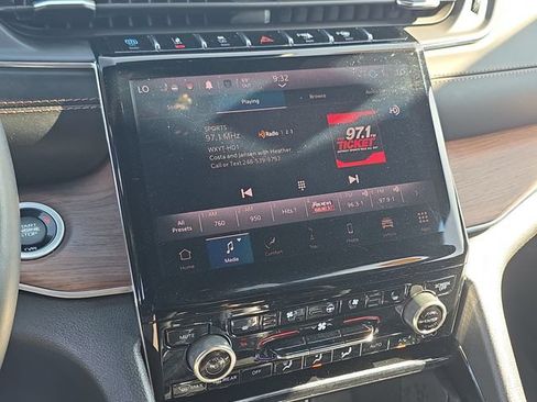 Used 2022 Jeep Grand Cherokee Summit AWD/4WD image 16