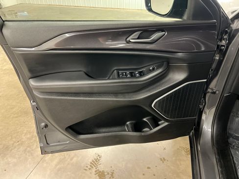 Used 2021 Jeep Grand Cherokee L Laredo AWD/4WD image 15