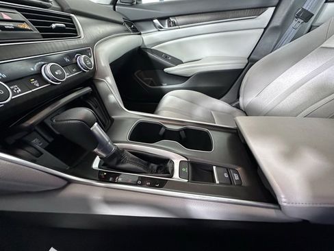 Used 2019 Honda Accord EX image 28