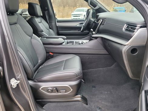 New 2026 Jeep Grand Wagoneer L image 6