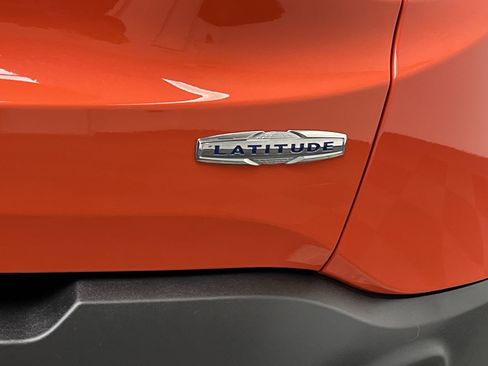 Used 2017 Jeep Renegade Latitude w/ Popular Equipment Group image 29