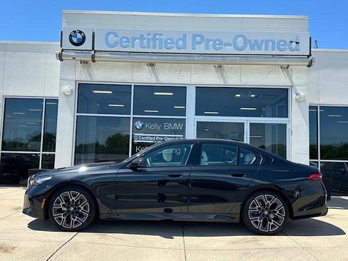 Certified 2026 BMW 530i xDrive w/ M Sport Package AWD/4WD image 5