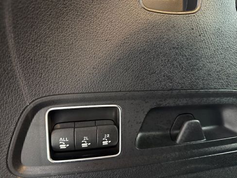 Certified 2025 Mercedes-Benz GLS 450 4MATIC image 32