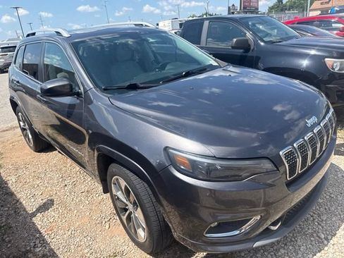 Used 2019 Jeep Cherokee Overland AWD/4WD image 2