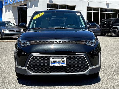 Used 2025 Kia Soul LX FWD image 3