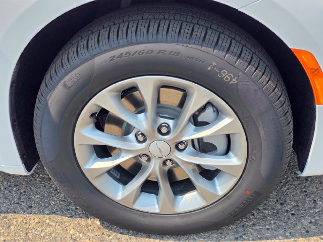 New 2027 Chrysler Pacifica Select AWD/4WD image 6