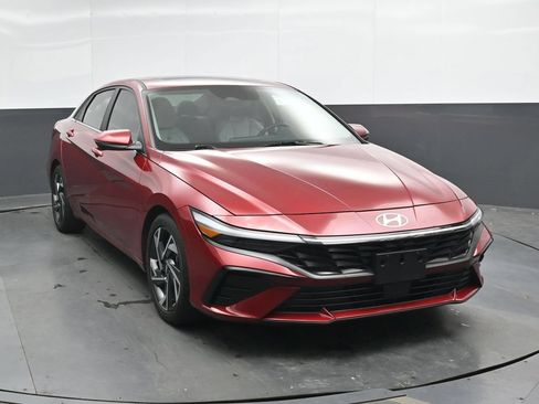 Used 2024 Hyundai Elantra Limited FWD image 5