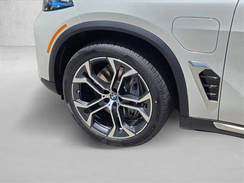 Used 2026 BMW X5 xDrive50e w/ Premium Package image 10