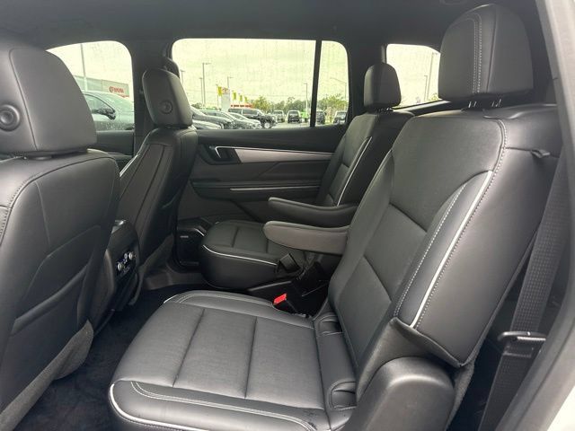 Used 2025 Buick Enclave Preferred FWD image 11