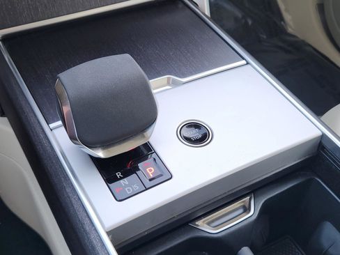 Used 2024 Land Rover Range Rover SE image 19