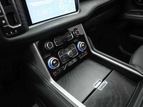 Used 2021 GMC Yukon Denali w/ Denali Premium Package image 30