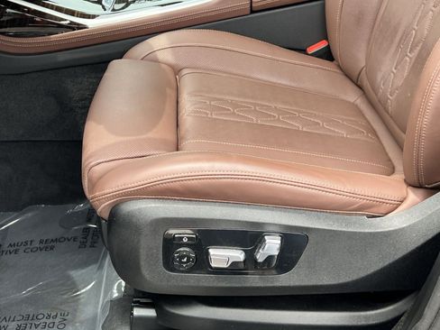 Used 2025 BMW X7 M60i AWD/4WD image 15