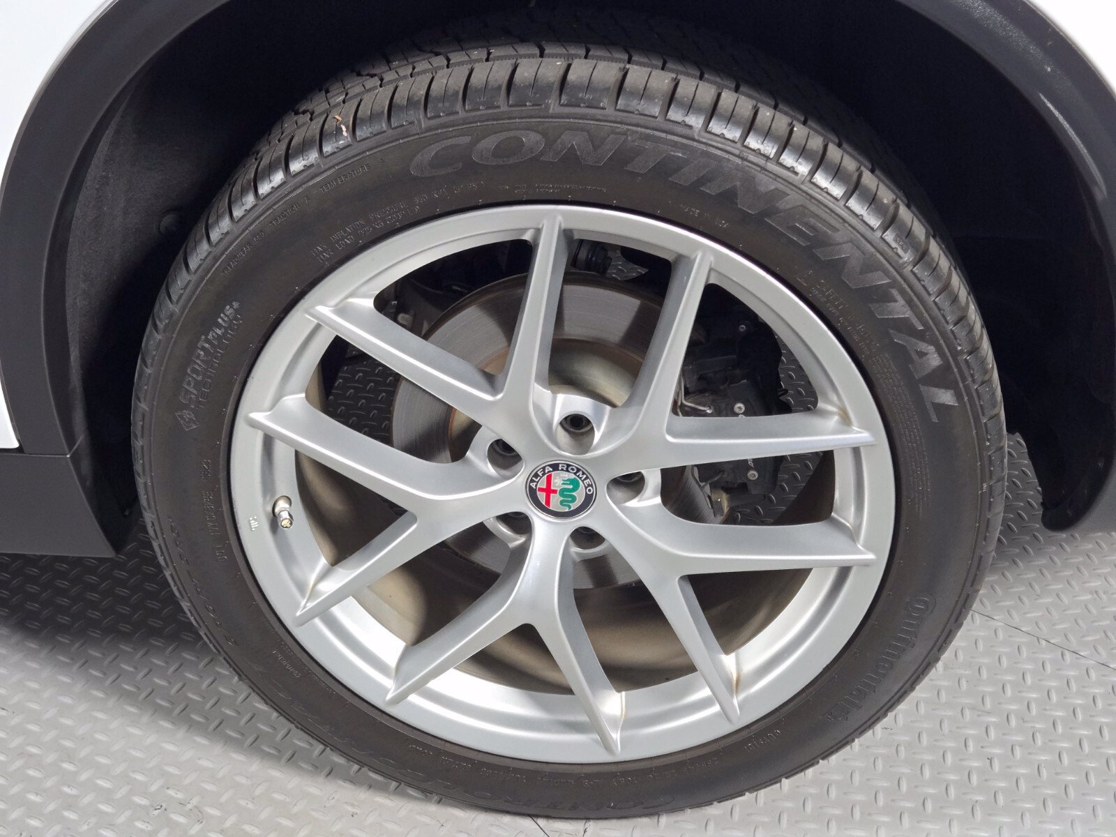 Used 2018 Alfa Romeo Stelvio Ti Sport AWD/4WD image 10