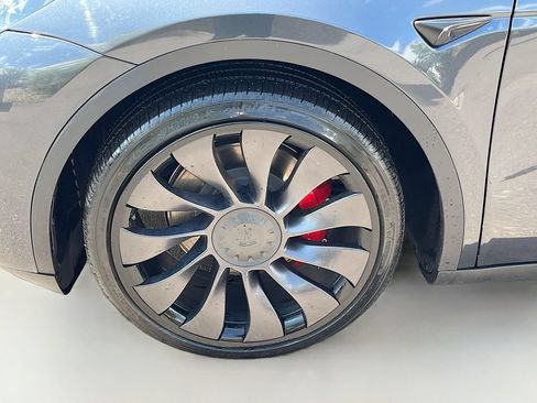 Used 2024 Tesla Model Y Performance AWD/4WD image 27