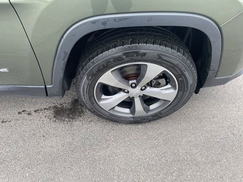 Used 2020 Jeep Cherokee Limited image 25