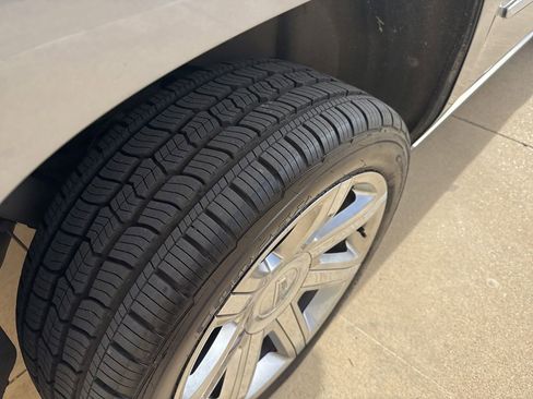 Used 2019 Cadillac Escalade Premium Luxury image 18