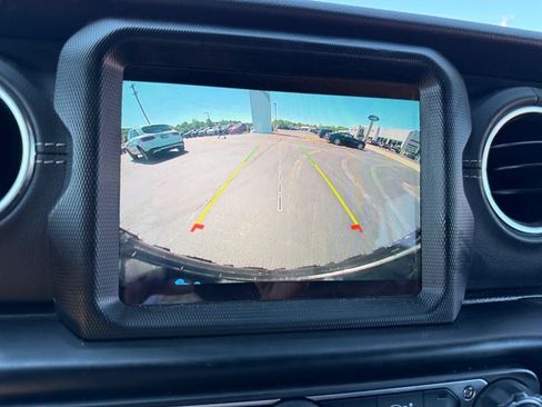 Used 2022 Jeep Wrangler Unlimited Sahara w/ Cold Weather Group AWD/4WD image 22