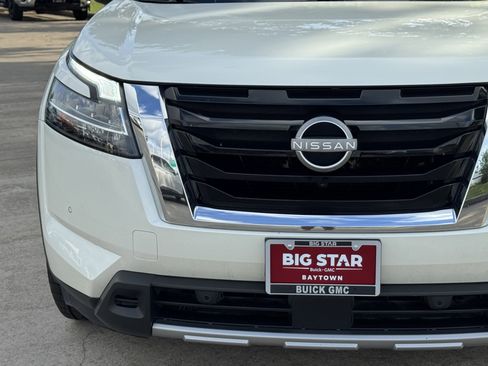 Used 2024 Nissan Pathfinder Platinum w/ Cargo Package FWD image 6