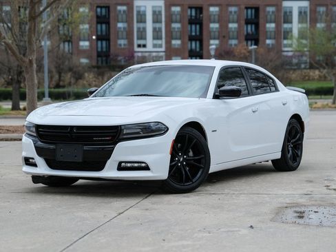 Used 2017 Dodge Charger R/T w/ Blacktop Package image 7