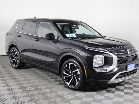 Used 2022 Mitsubishi Outlander SE image 4