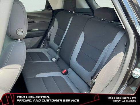 Used 2025 Chevrolet TrailBlazer LT AWD/4WD image 16