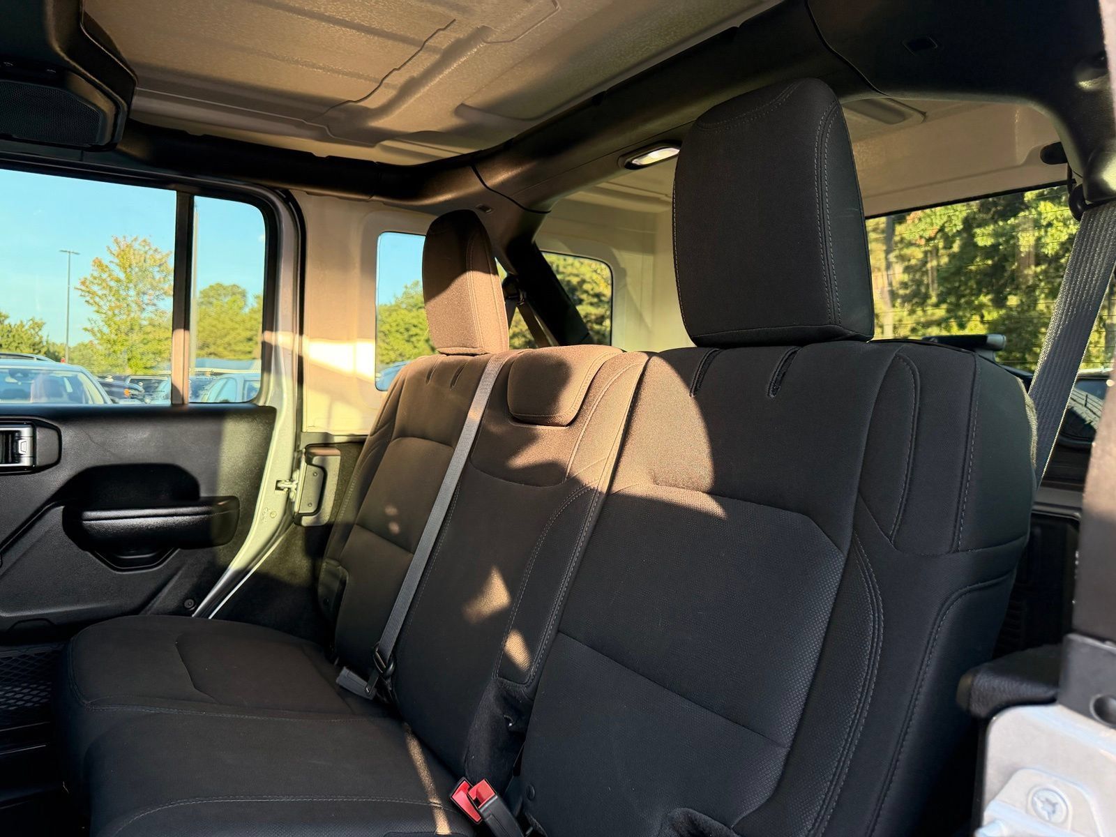 Used 2018 Jeep Wrangler Unlimited Sport AWD/4WD image 28