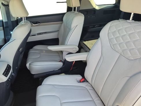 Used 2021 Hyundai Palisade Limited FWD image 16