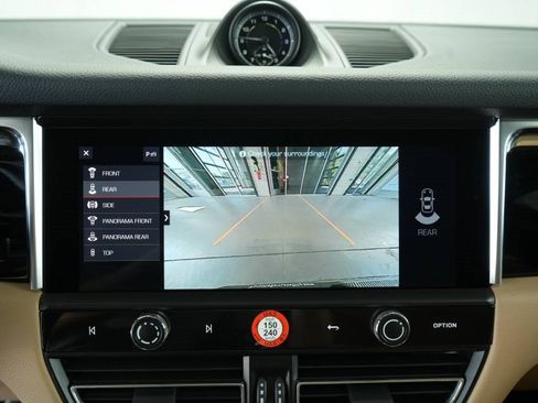 Used 2024 Porsche Macan image 19