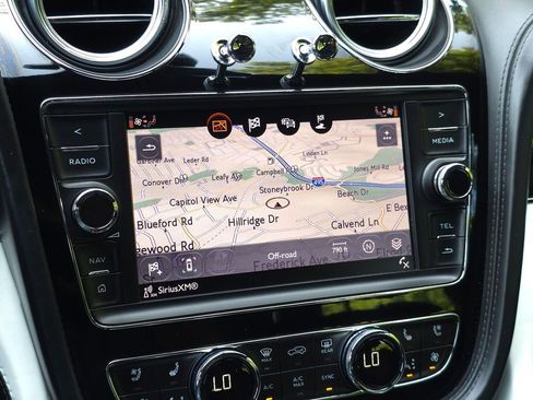 Used 2020 Bentley Bentayga Design Series image 44