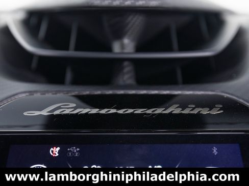 Used 2024 Lamborghini Revuelto image 20