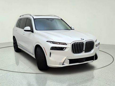 Used 2023 BMW X7 xDrive40i AWD/4WD image 4