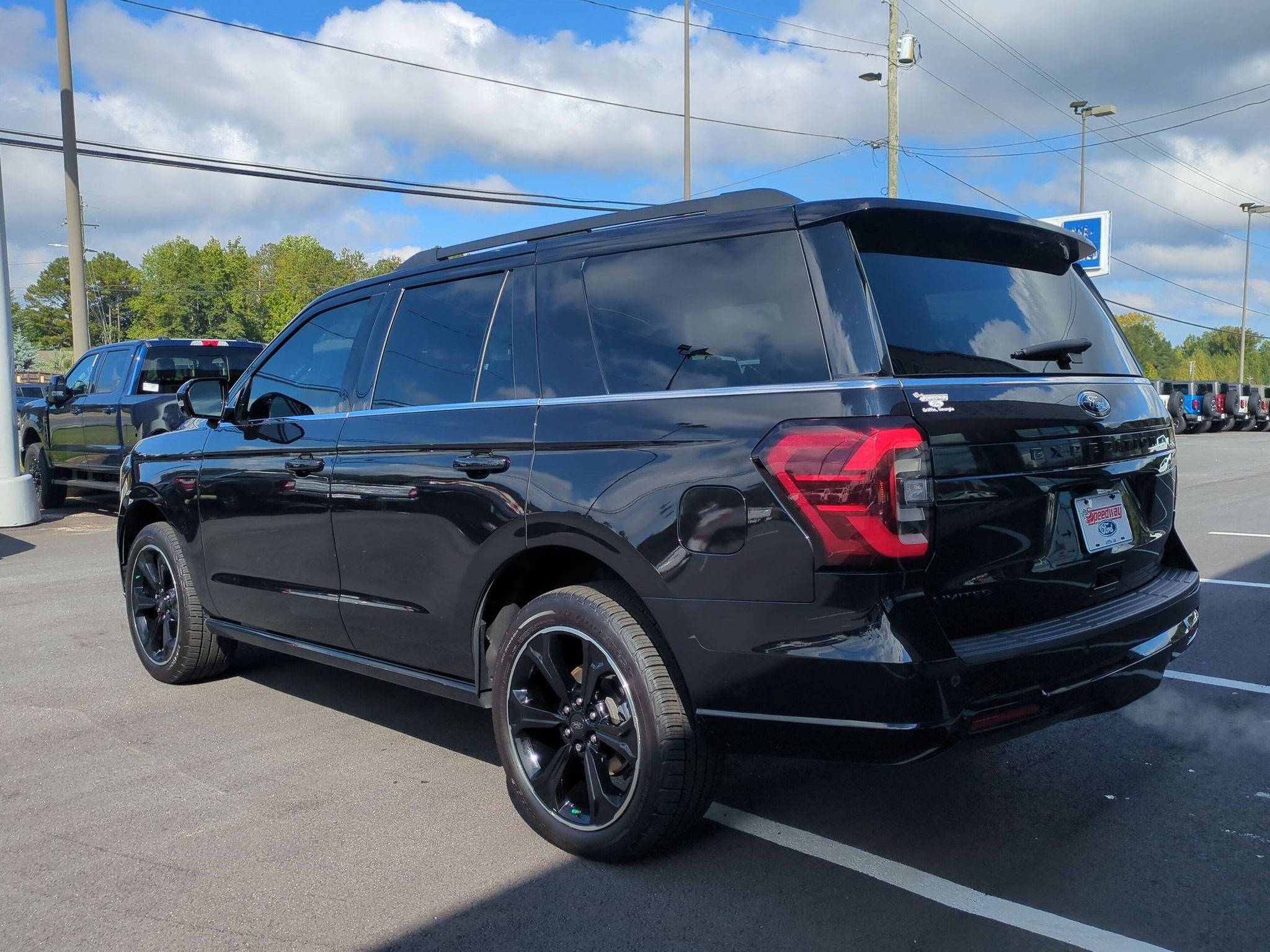 Used 2023 Ford Expedition Limited RWD image 9