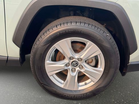 Used 2019 Toyota RAV4 XLE w/ Convenience Package AWD/4WD image 8