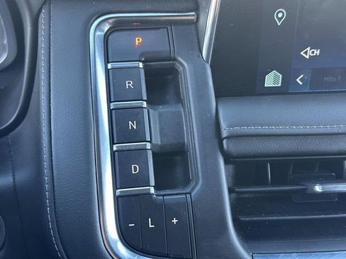 Used 2023 Chevrolet Suburban Z71 w/ Luxury Package image 37