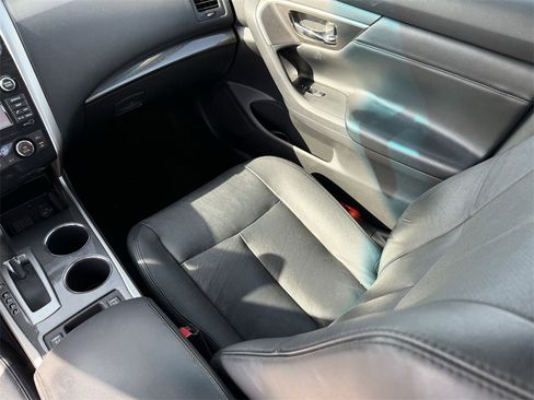 Used 2013 Nissan Altima 2.5 SL w/ Technology Pkg image 27