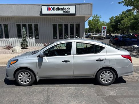 Used 2016 Nissan Versa S FWD image 1