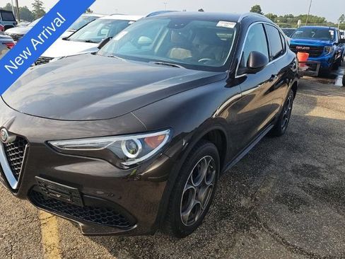 Used 2018 Alfa Romeo Stelvio AWD image 1
