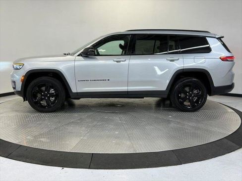 Certified 2024 Jeep Grand Cherokee L Laredo image 4