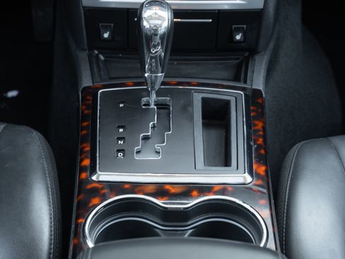 Used 2010 Chrysler 300 C image 15