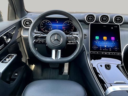 Used 2025 Mercedes-Benz GLC 300 image 6