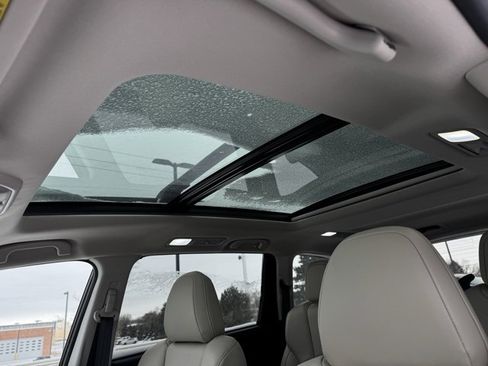 Used 2024 Subaru Ascent Limited w/ Technology Package image 9