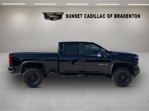 Used 2025 Chevrolet Silverado 2500 ZR2 w/ Technology Package image 3